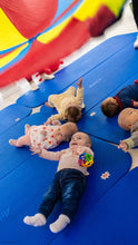 Lade das Bild in den Galerie-Viewer, Spielgruppe Minifüßchen- Babymassage-Sing- und Spielkurs/ ab ca. 3 Monate – 7 Monate Liegebabys

